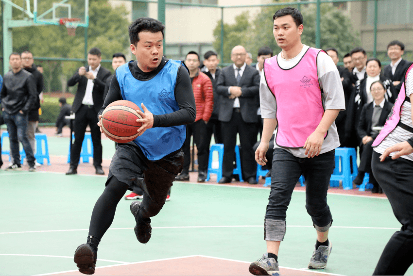 傳承為夢(mèng)想 拼爭(zhēng)攀新高 國(guó)茂籃球隊(duì)一代隊(duì)員光榮退役？